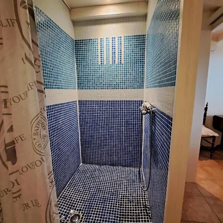 Oda ve Kahvaltı La Roqueta 4*