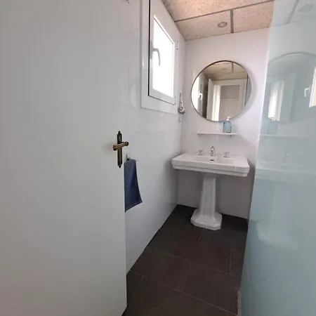 La Roqueta Oda ve Kahvaltı Tossa de Mar