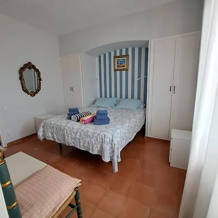 La Roqueta Oda ve Kahvaltı 4*
