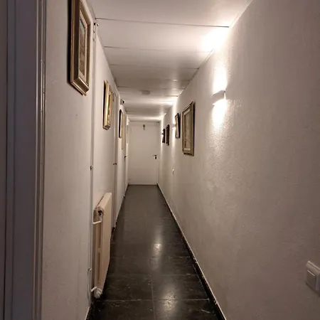 La Roqueta Oda ve Kahvaltı 4*