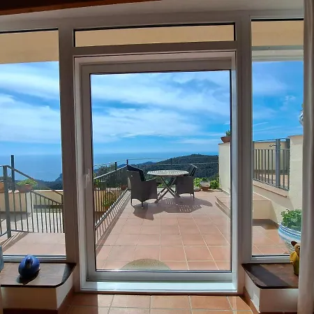 La Roqueta Oda ve Kahvaltı Tossa de Mar