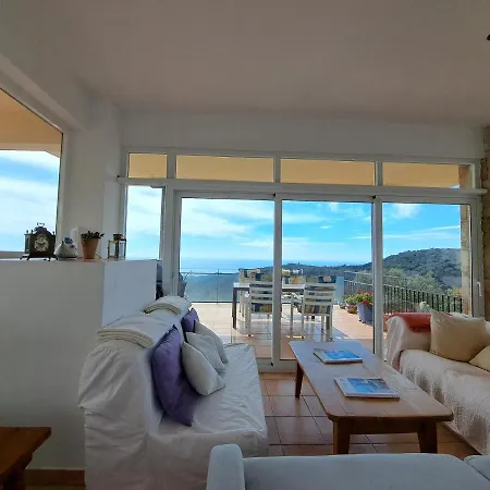 La Roqueta Oda ve Kahvaltı Tossa de Mar