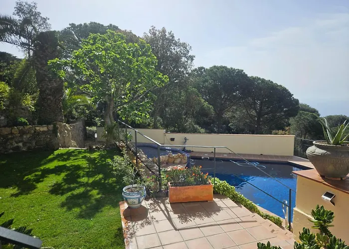 La Roqueta Bed & Breakfast 4*