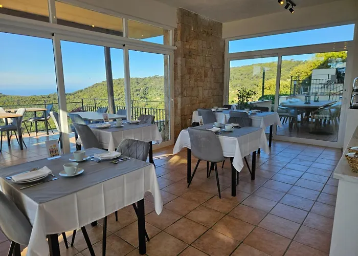 La Roqueta Bed & Breakfast 4*